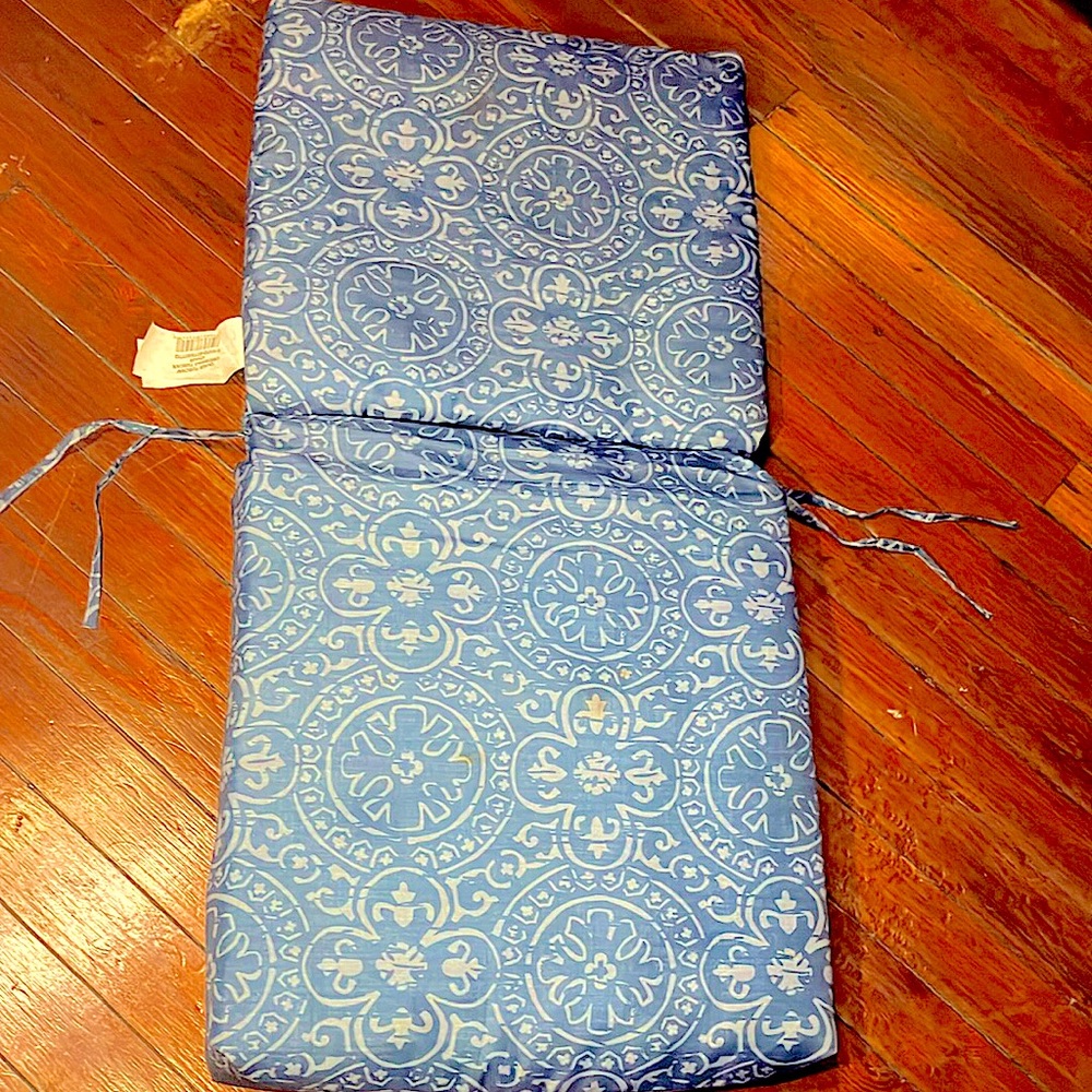 Reversible chair pad